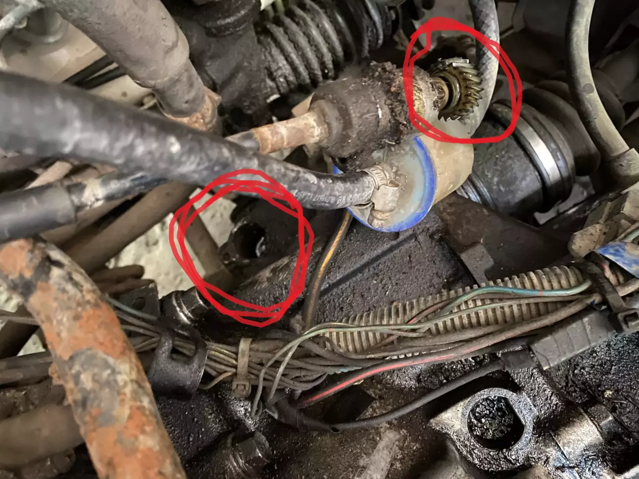 Відкручую трос спідометра, він має свій болт і не так легко його вийняти, нетреба спішити помилка коштує дорого