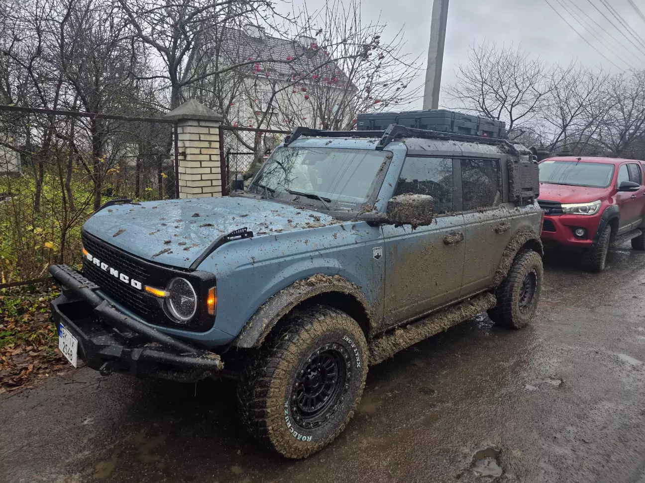 Всі люди як люди))))) а Міша як чорт брудний)))