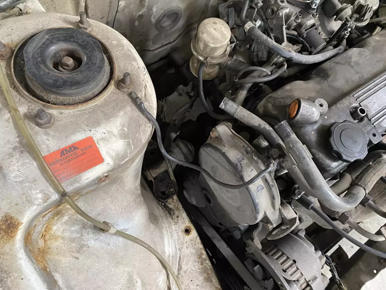 Відкручуємо масу з двигуна на стійку