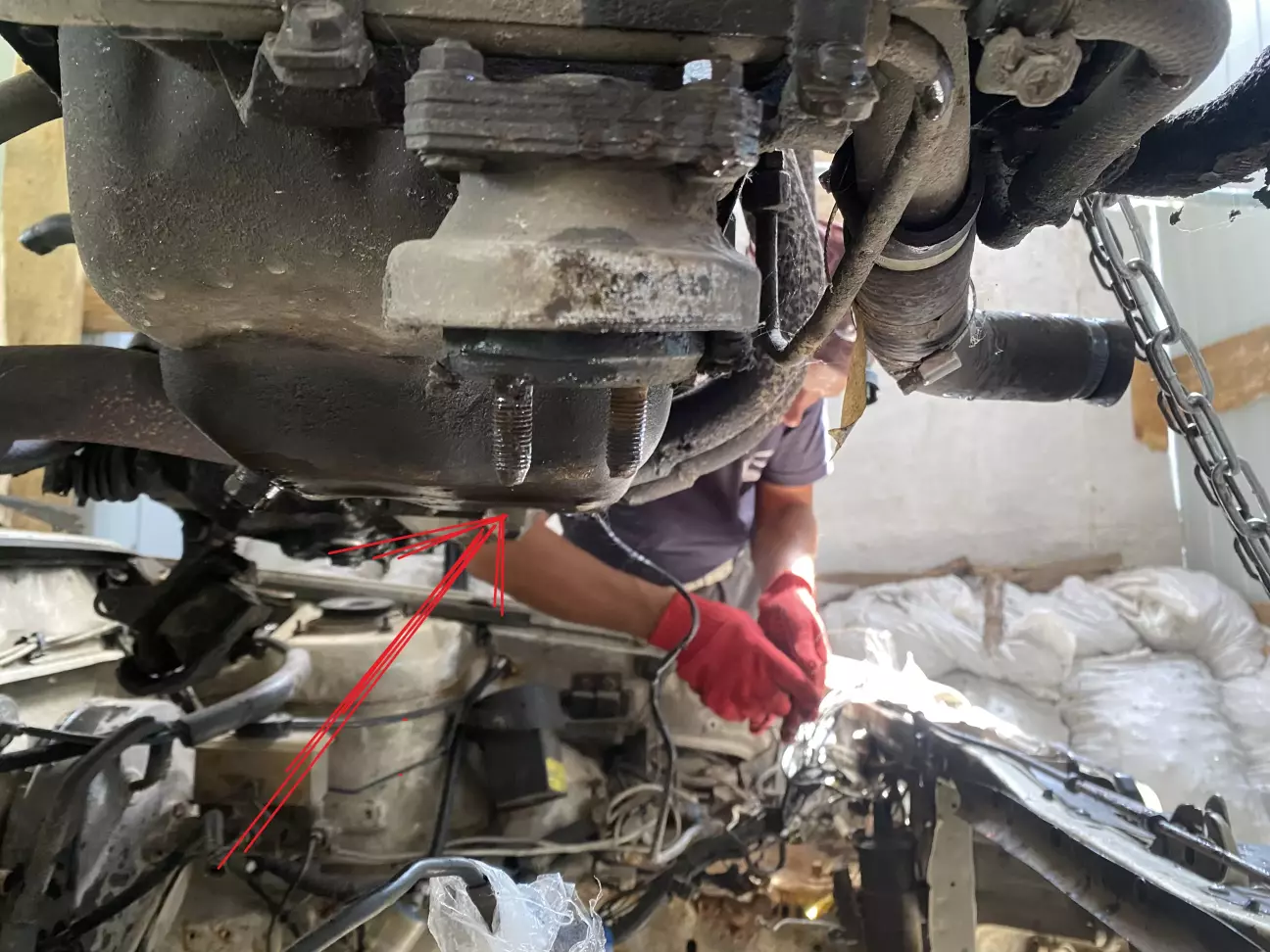 Для цієї подушки треба тільки від підрамника відкрутити.