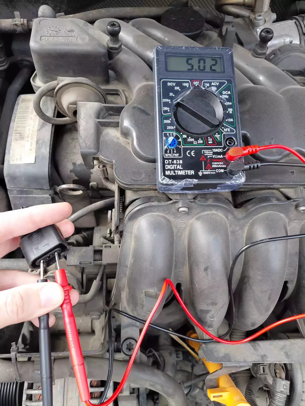 Напряжение на контактах 1 и 3 разъема ДПРВ