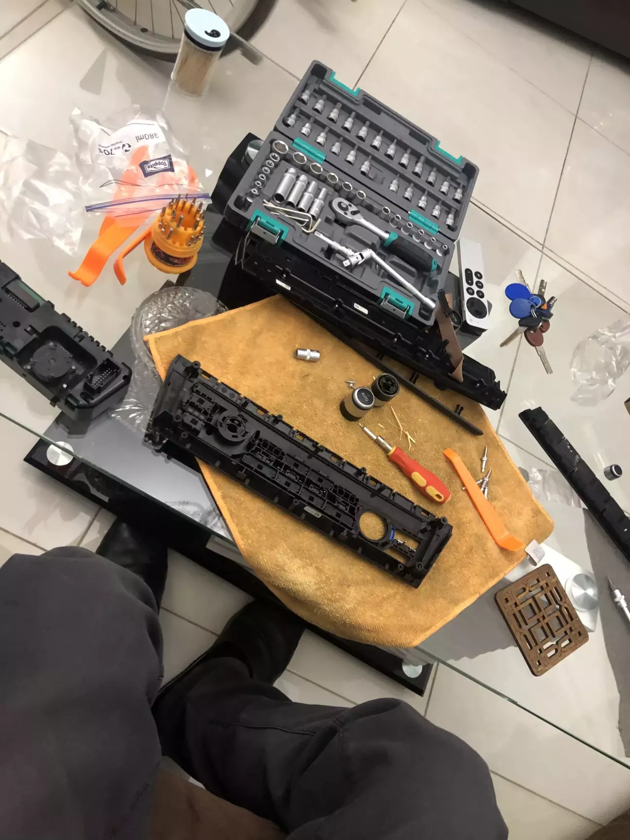 Процесс замены крутилок климата и громкости