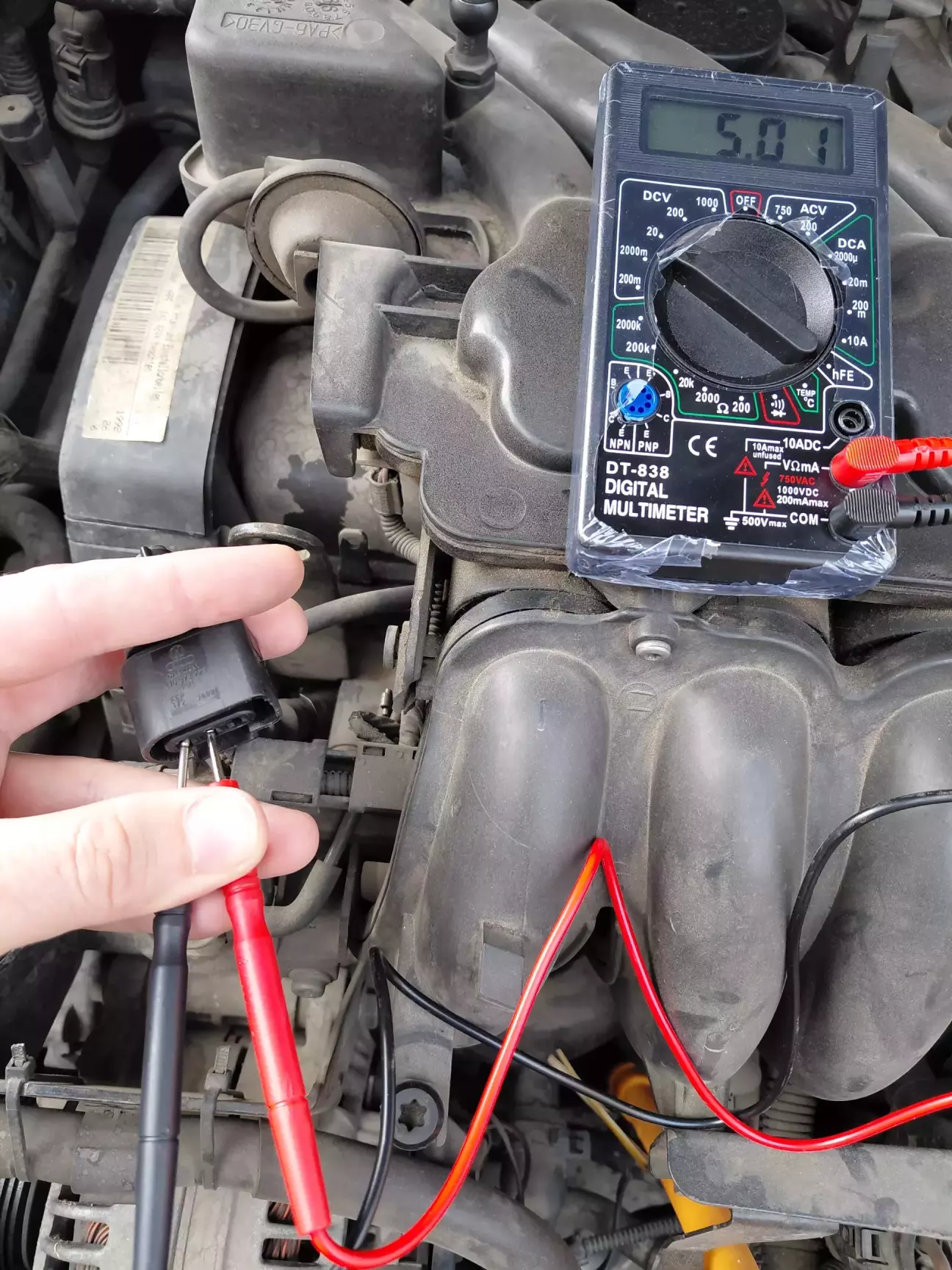 Напряжение на контактах 1 и 2 разъема ДПРВ