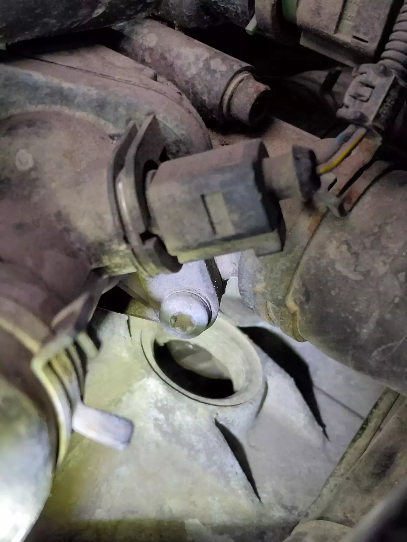 Смотровое окно на картере МККП