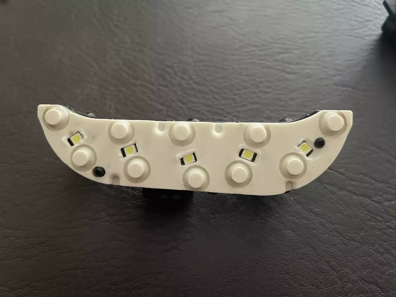 Так виглядає з прорізаними отворами