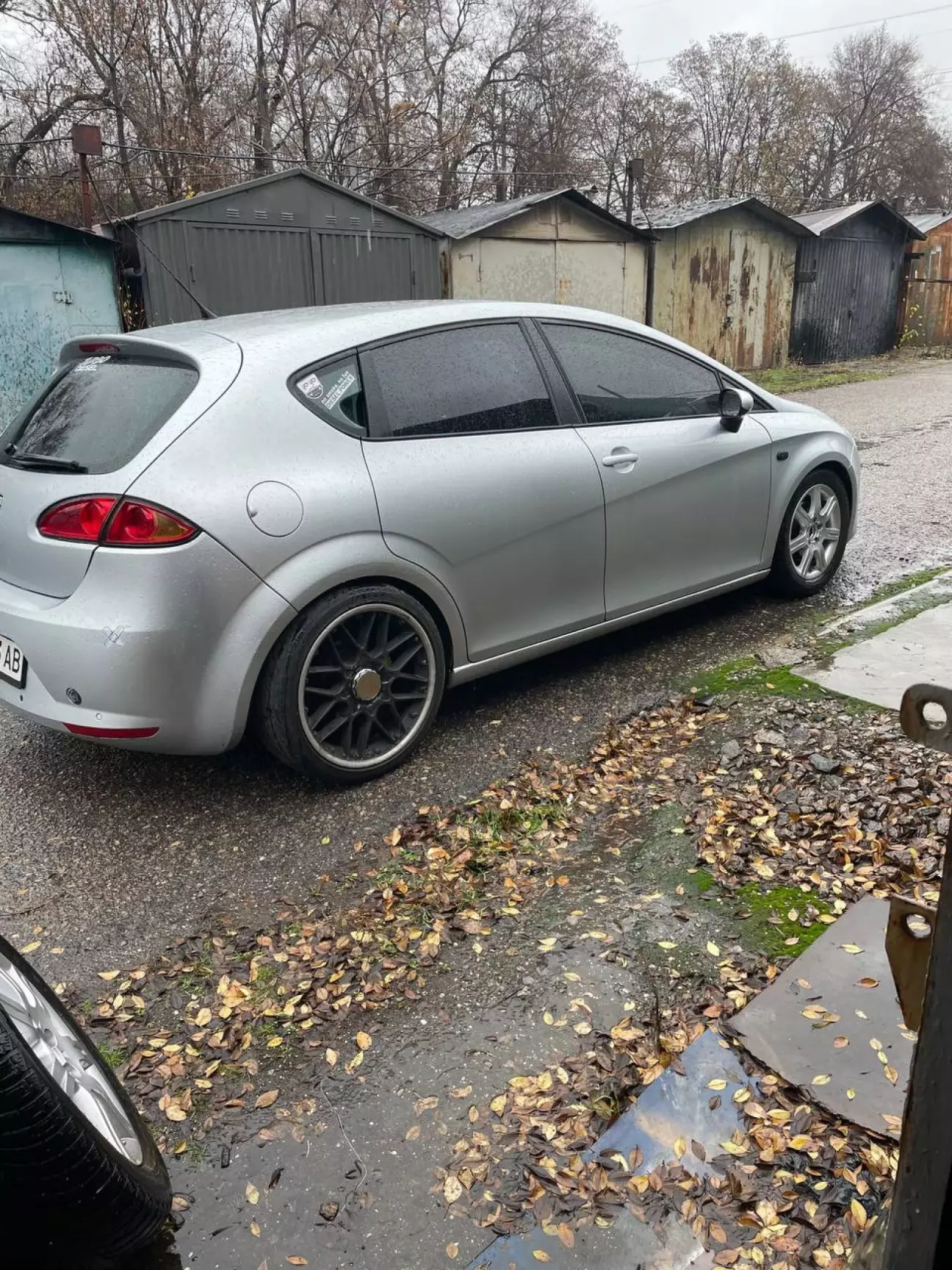 разница 18 и 16, менял под дождем)