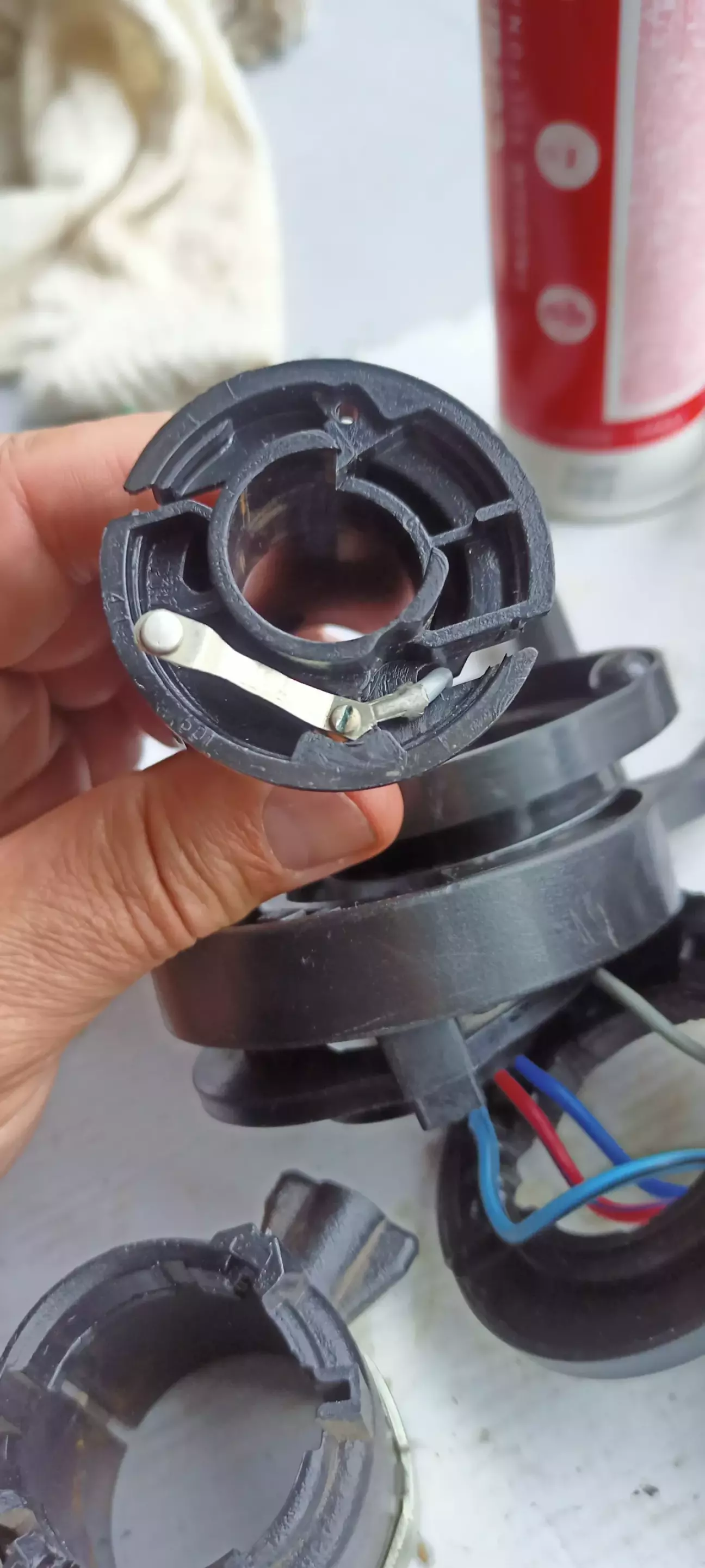 Нова лапка на сигнал, з реле з срібним контактом.