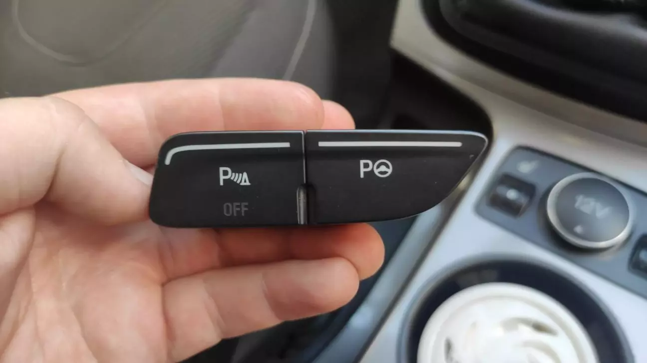 З цього потрібно зробити підігрів і відкриття багажнику