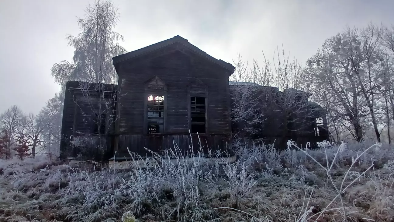 Маршрут завжди починаю з відвідування Руїн дерев‘яної церкви Св. Олександра в с. Придеснянське