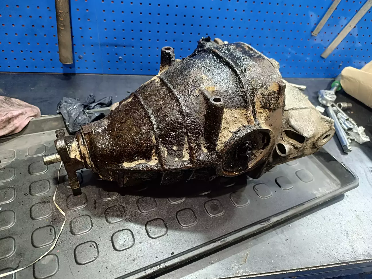 Приїхав редуктор трішки брудний но нічого