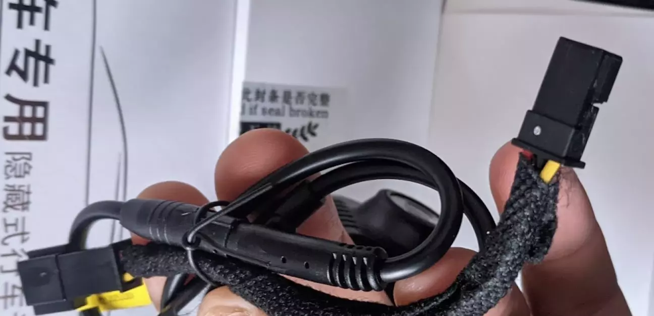 Кабель для підключення до дзеркала