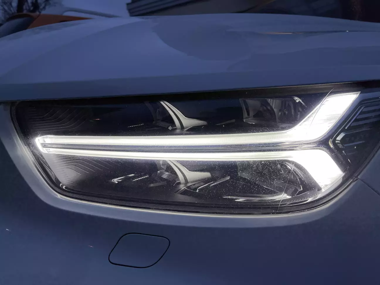 Стара фара під плівкою з мікро тріщинками (1)