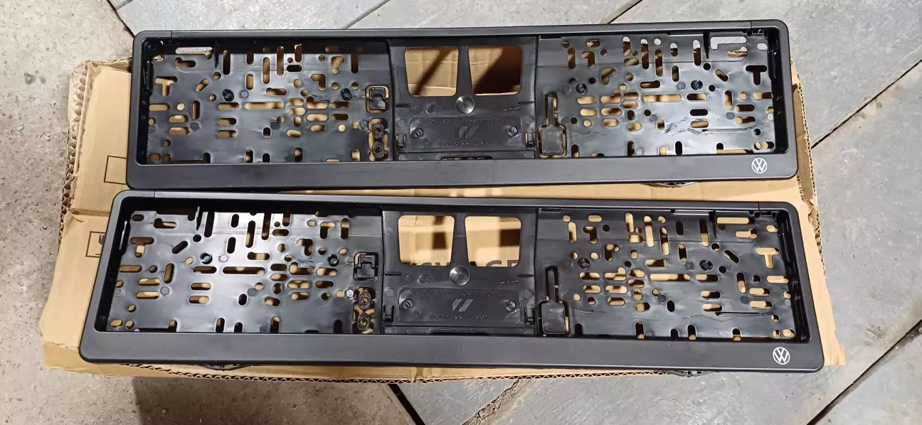 Оригінальні рамки номерних знаків VAG