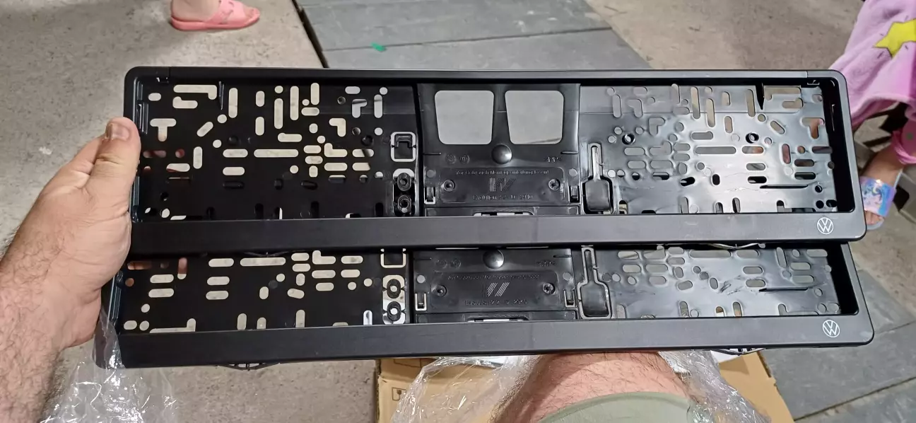 Оригінальні рамки номерних знаків VAG