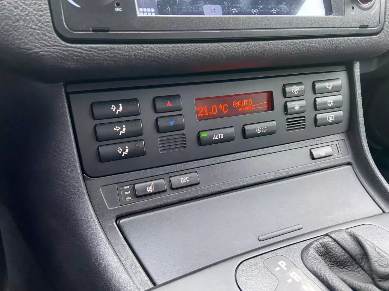 Утановленная рамка переноса климата, еще не крашенная.