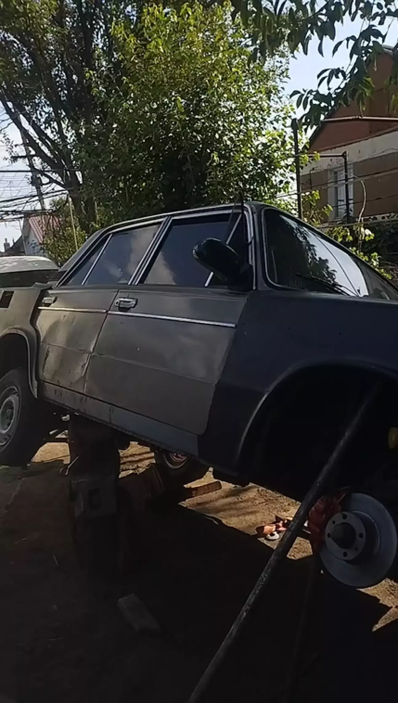 Приварив переднє крило і накинув заднє.