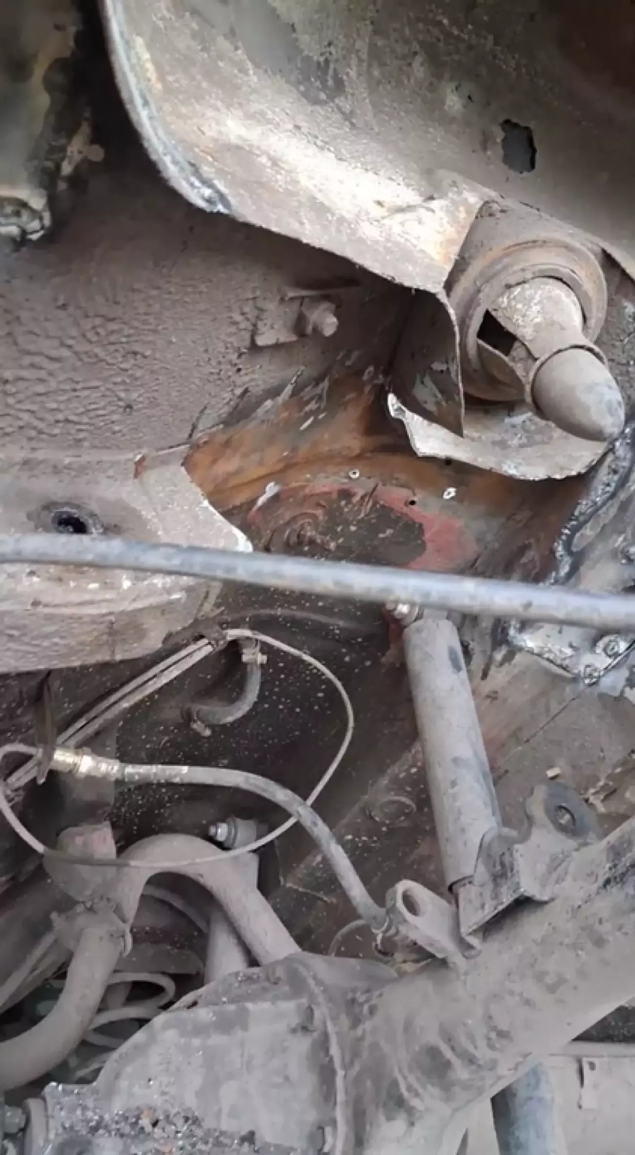 Задній лівий лонжерон покинув нас...