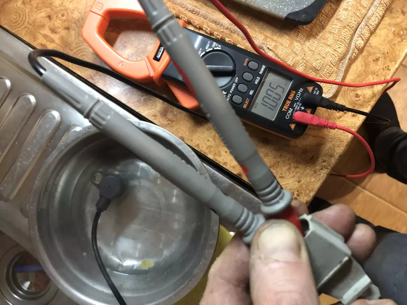 А це я його занурив на пару секунд у горячу воду зʼясувалось що пацієнт живий