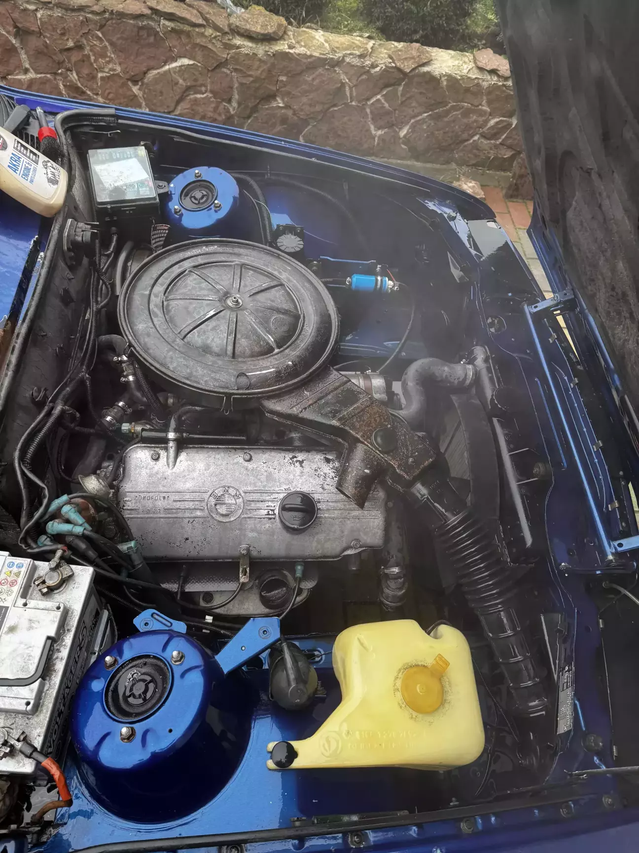 Трішки навів порядок під капотом