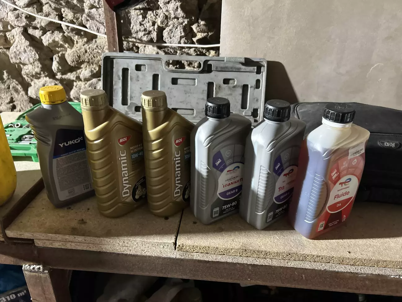 Купа оливи для мопеда й бегемота