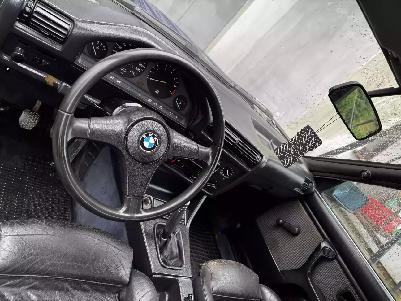 З такого ракурсу наче не погано виглядає зібраний салон