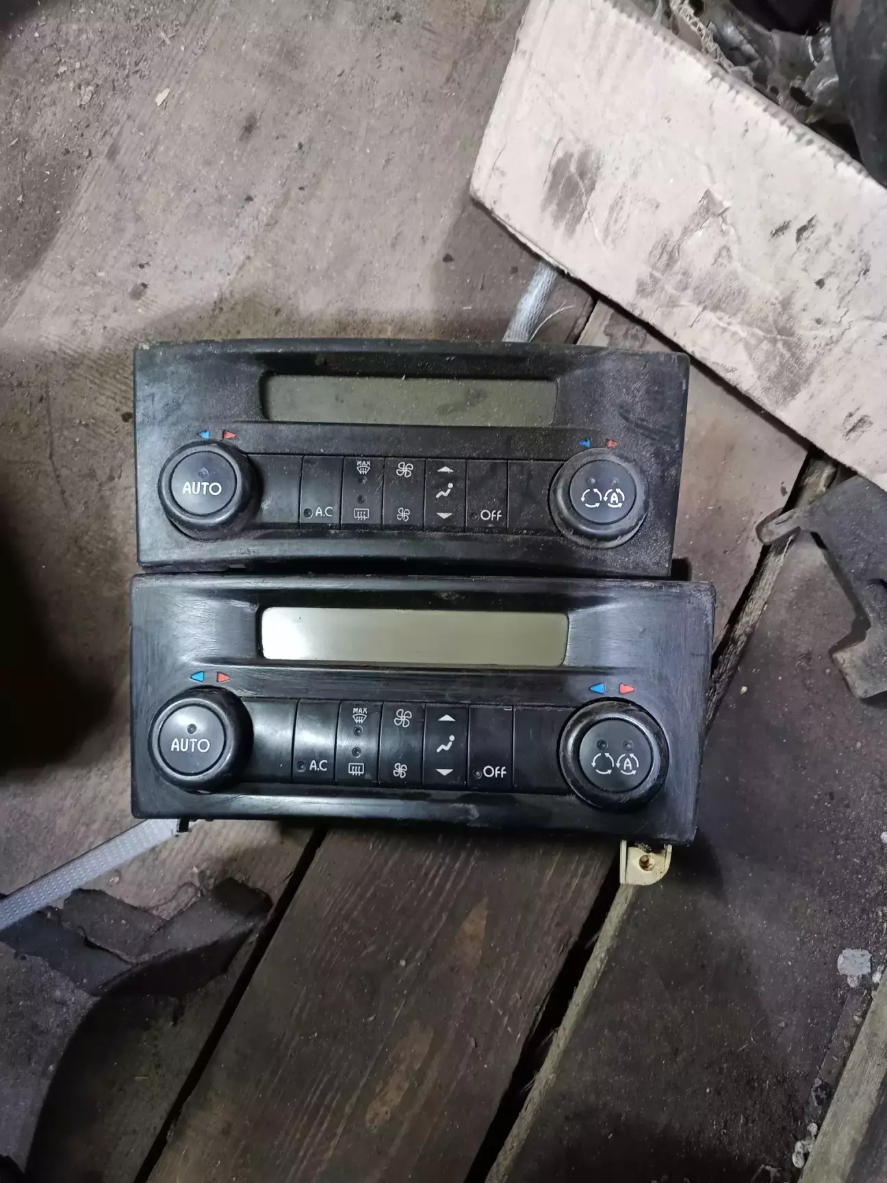 Кліми під ремонт,в одній не підсвічувпвся екран,за іншу не пам'ятаю,ціна за дві 500грн