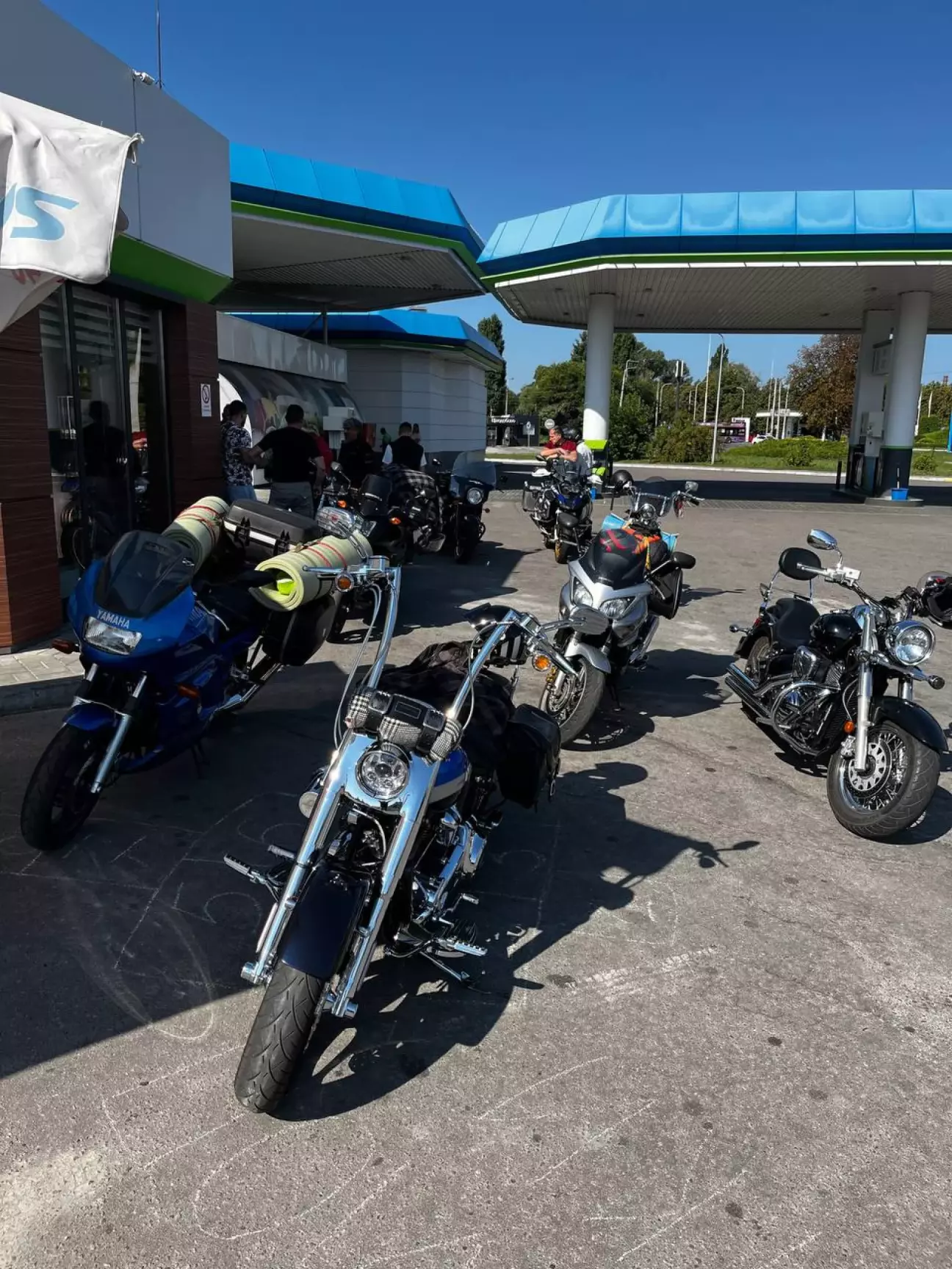 На старті були Харлеєводи, але вони , як виявилось їхали в Дніпро на день відкритих дверей у Harley Davidson.