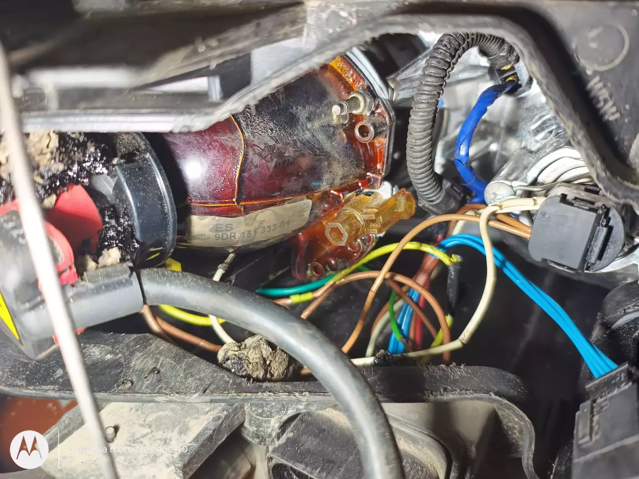 Не зрозуміло звідки в фарі асфальт?!))