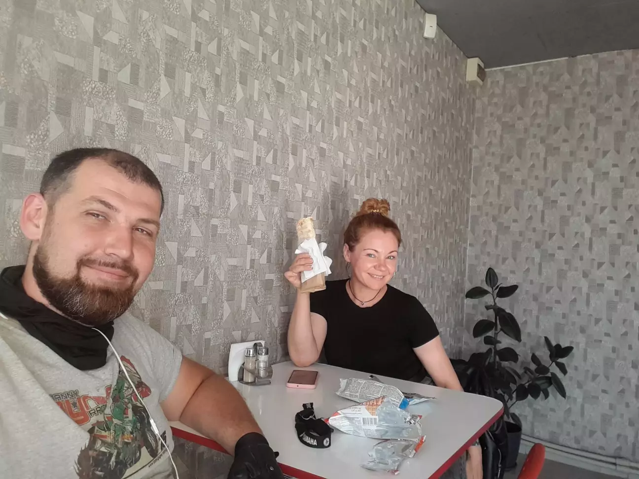 Смачна шаурма на переїзді - без неї ніяк.