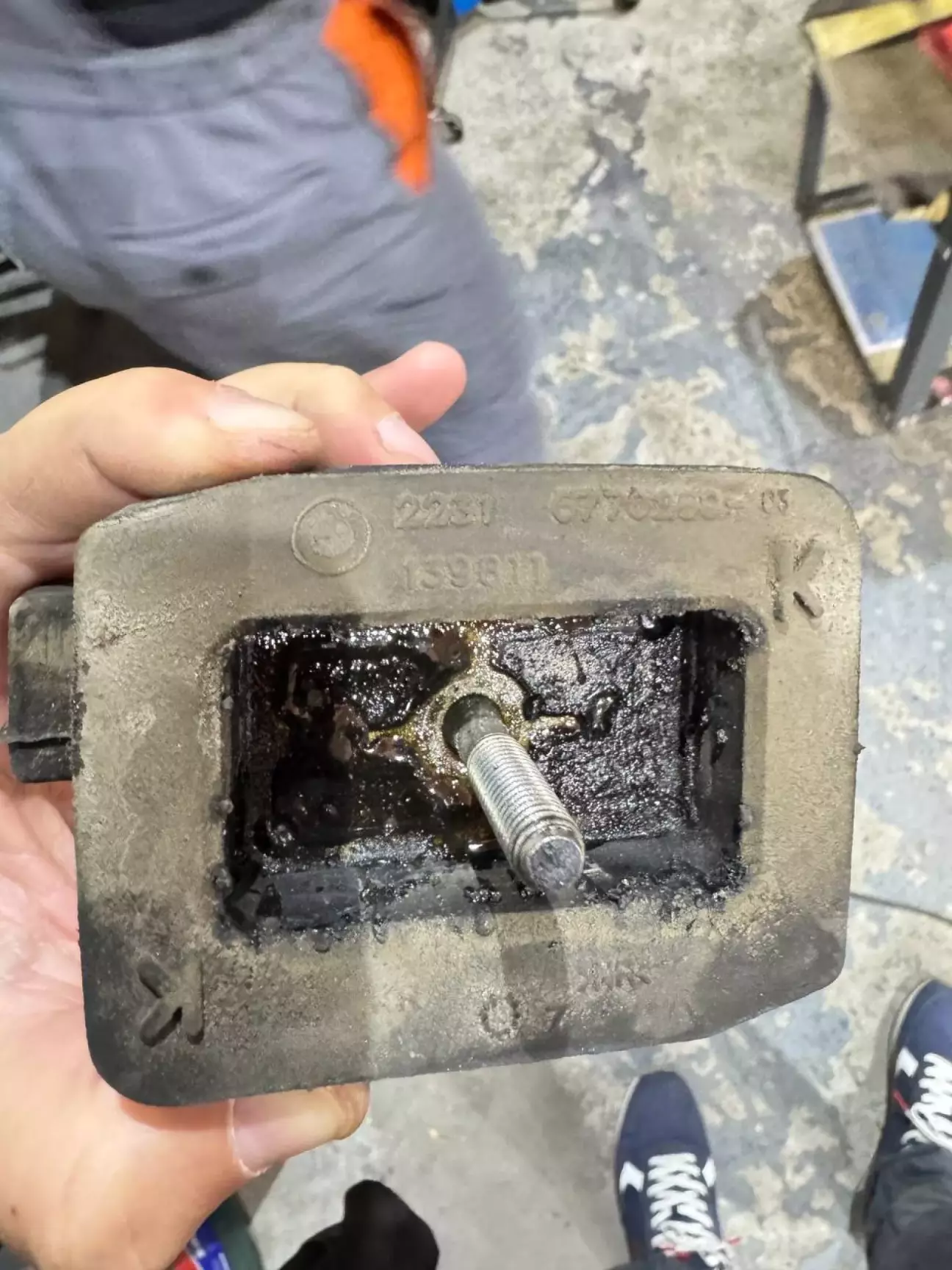 Опора была судя по всему еще заводская