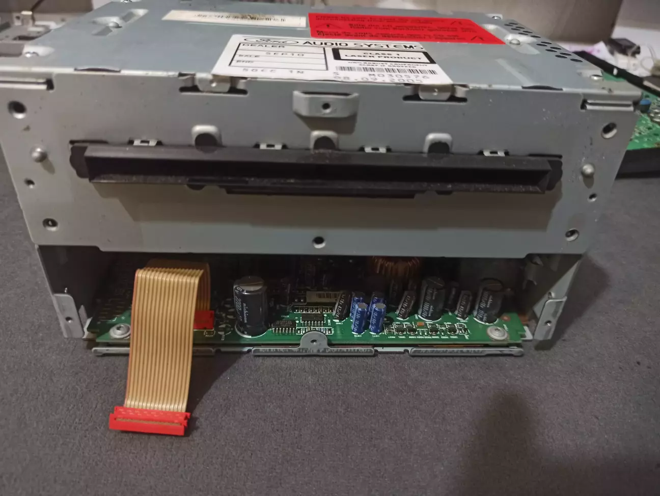 Від'єдную роз'єм панелі від магнітоли.