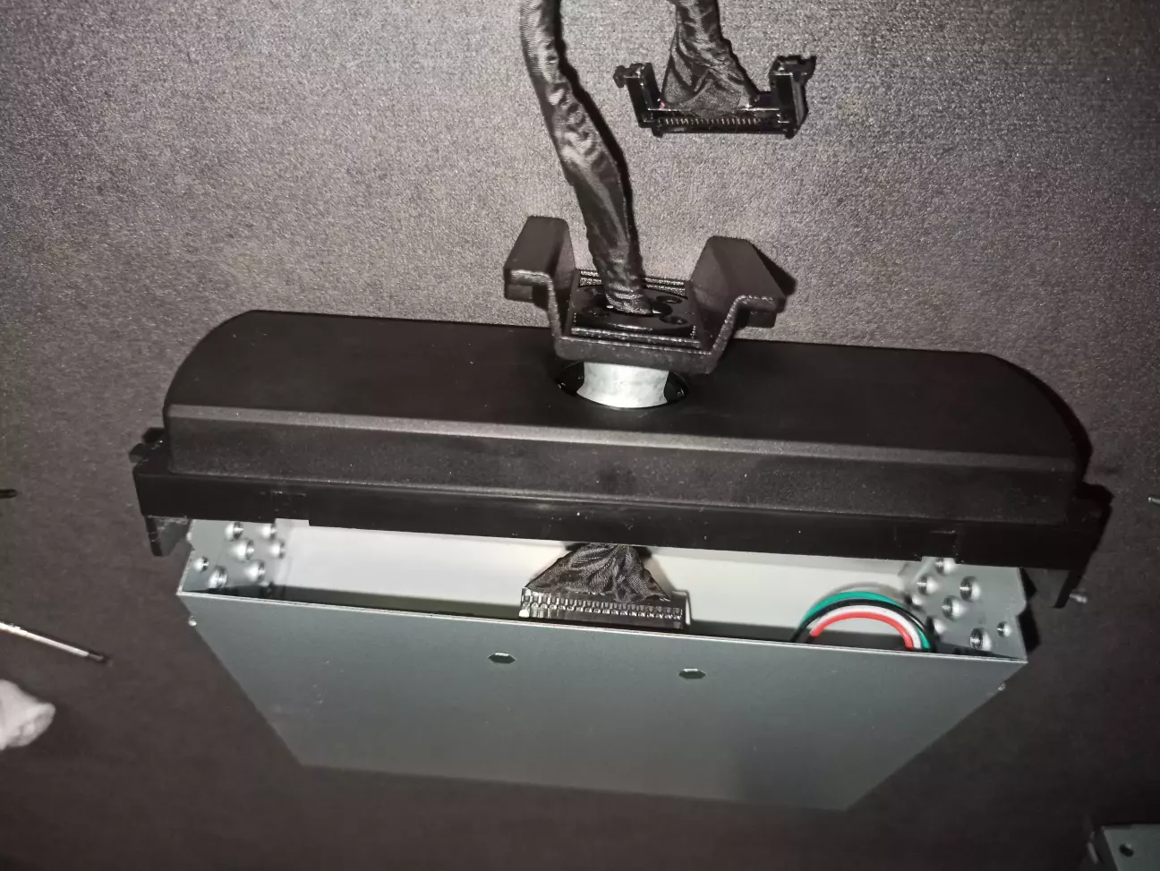 Знімаю передню панель з кріпленням