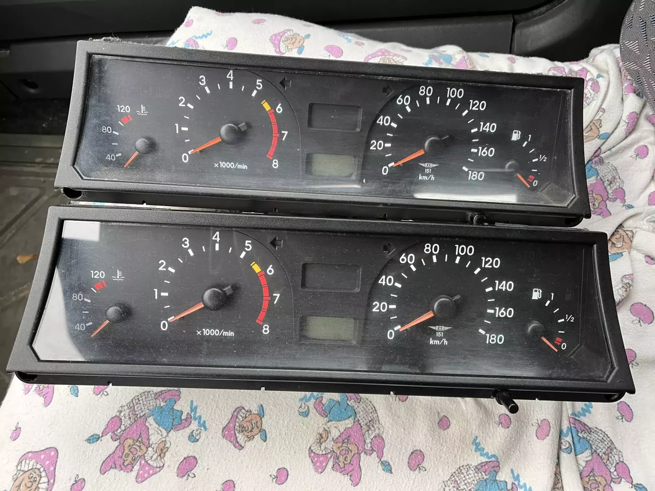 Рідний та донорський щитки. Нижній рідний,верхній донорський.