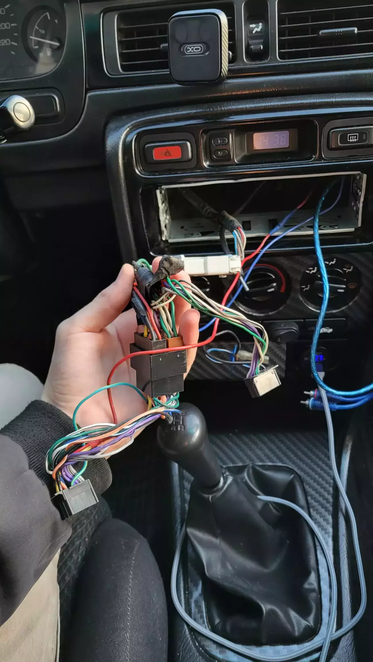 Незрозуміла кількість роз'ємів для однієї магнітоли