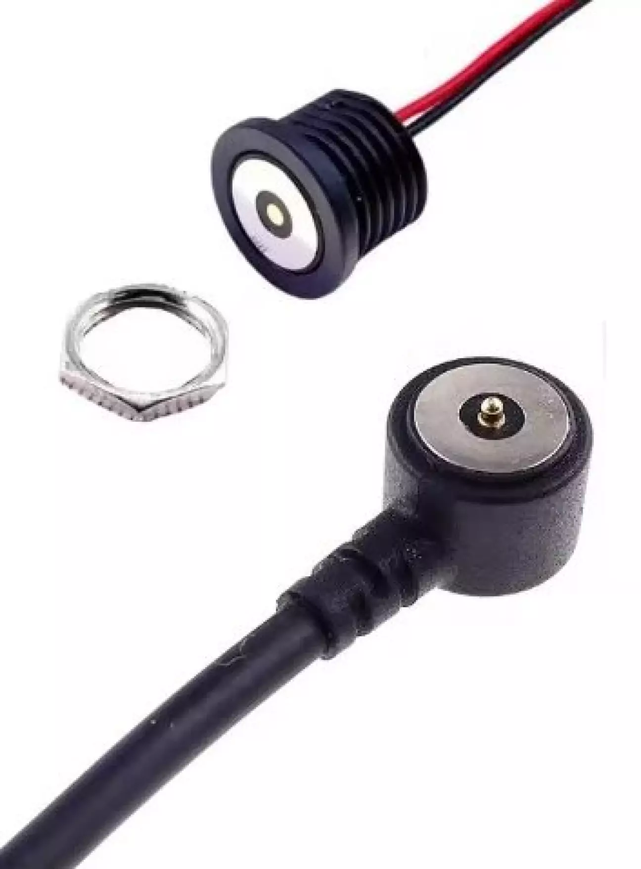 Одна частина згодом буде врізана в бочину багажника, інша на поличці під'єднана до світильника.