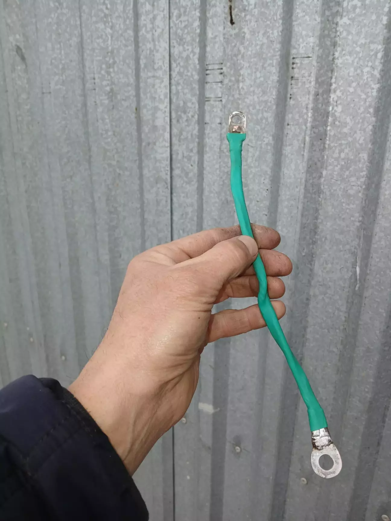 Новий провід маси такого ж січення з електронагрівача на кузов Іксика