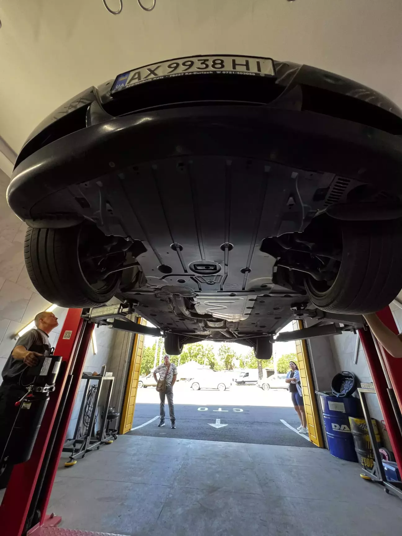 Фото по низу, всі пластмаси на місці!