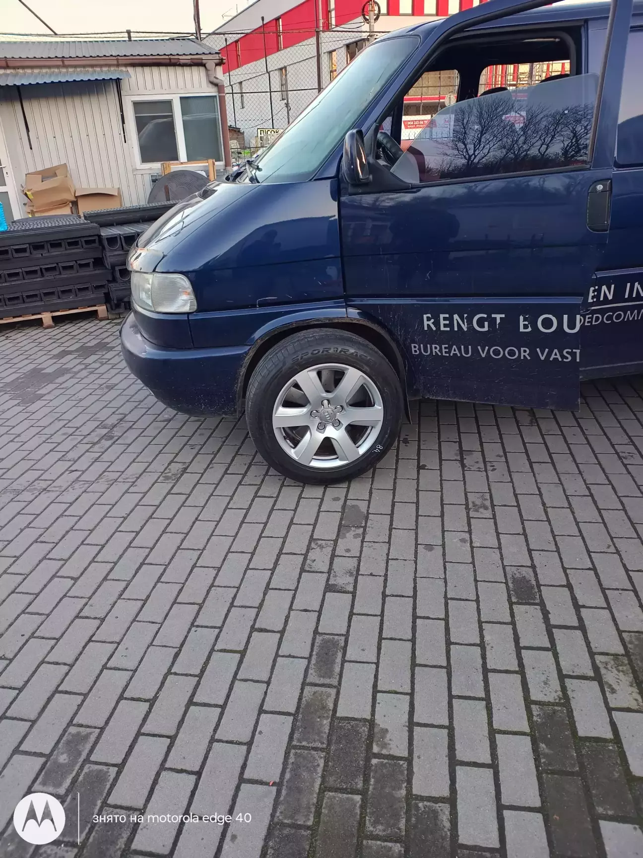 Якщо не влізуть на Ауді то запихну на буса)). Жарт