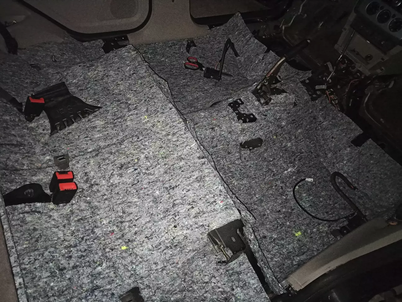 Розклав листи, підрізав де треба