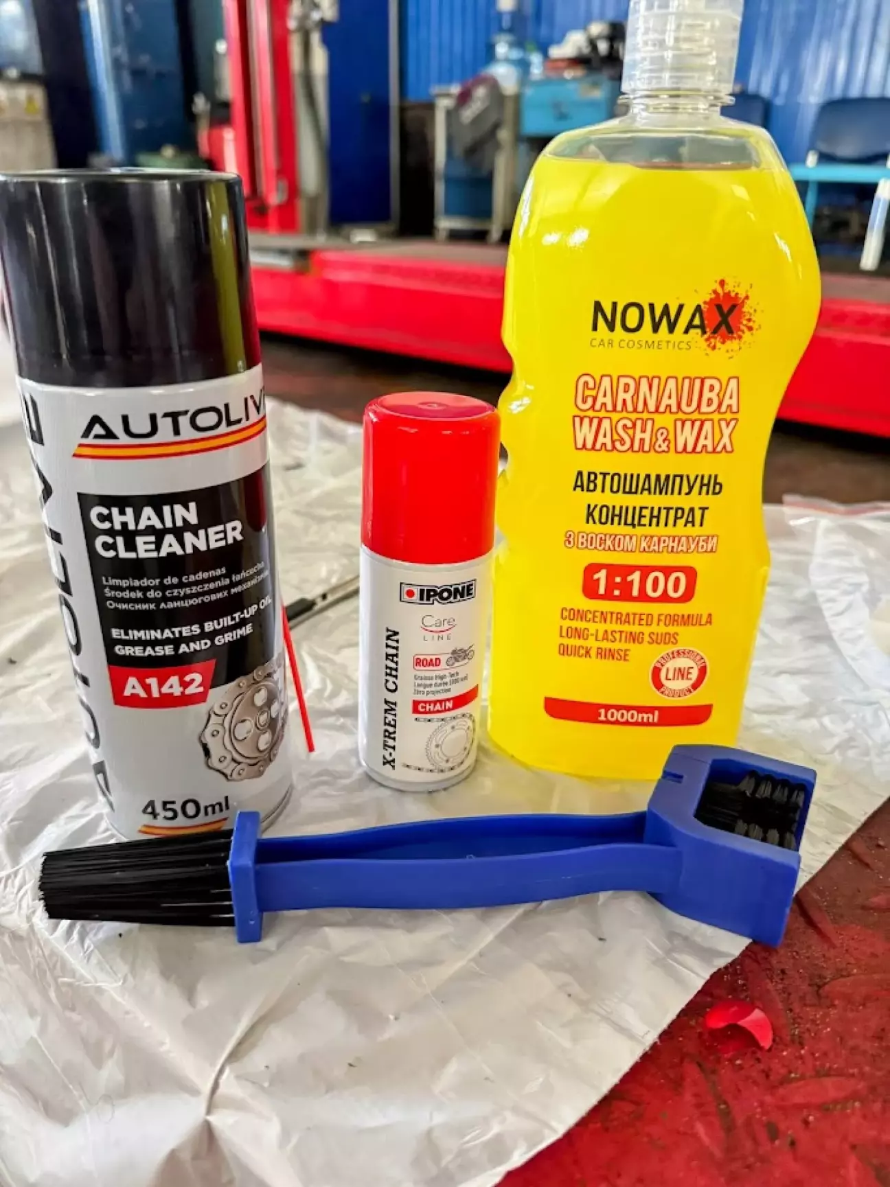 Химия для мойки цепи и мотоцикла.