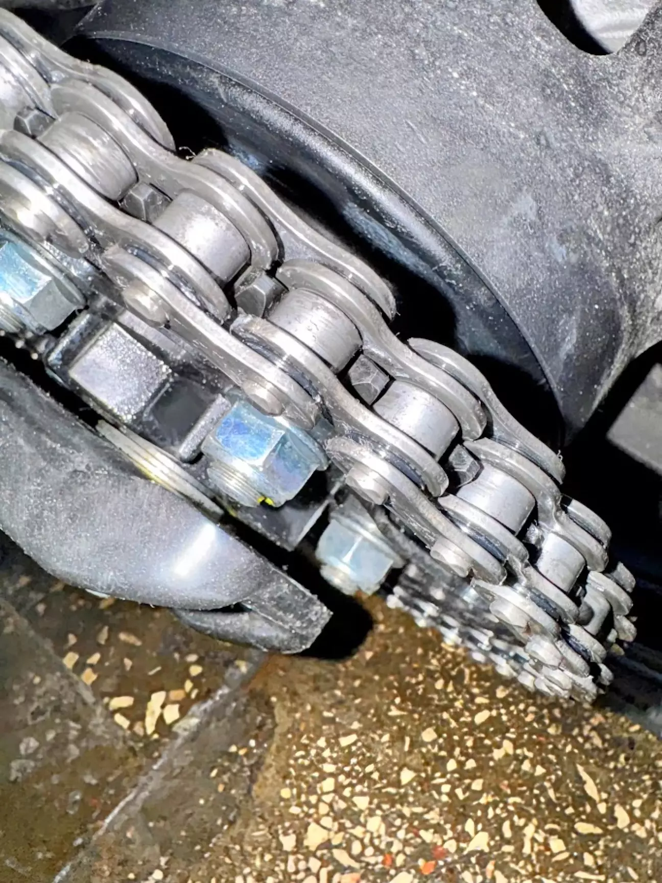 Помыта цепь уже.