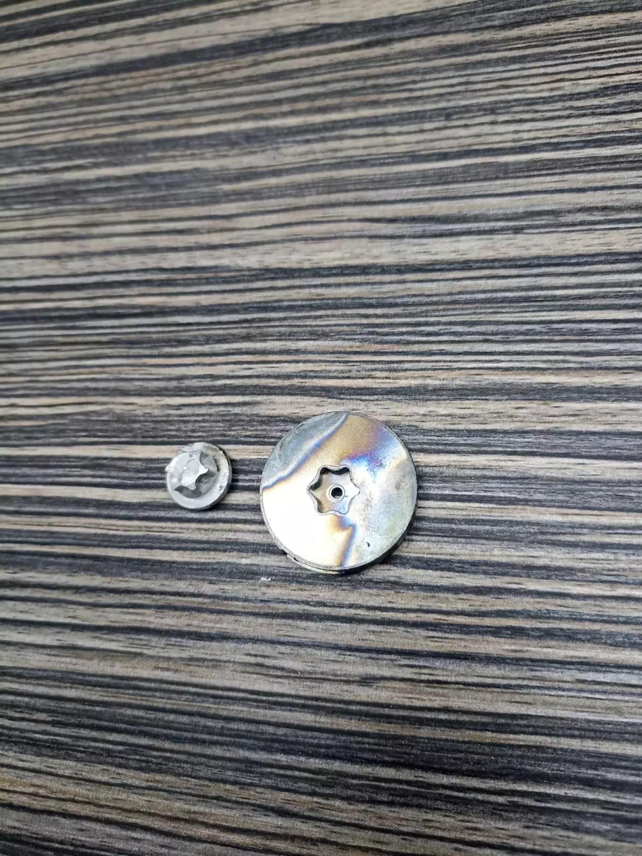 Кондуктор та шляпка оригінального фальшболта