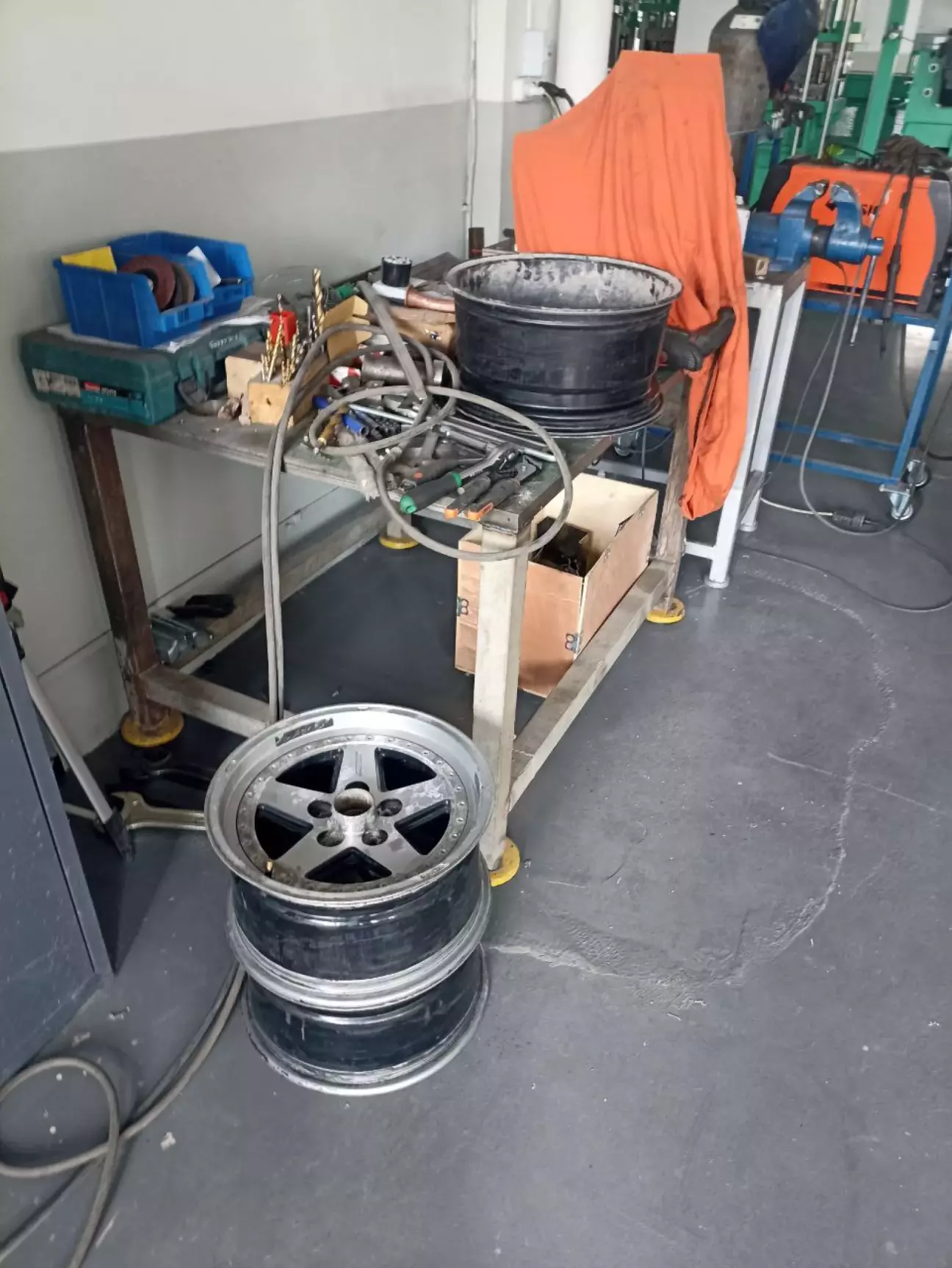 В процесі видалення фальшболтів