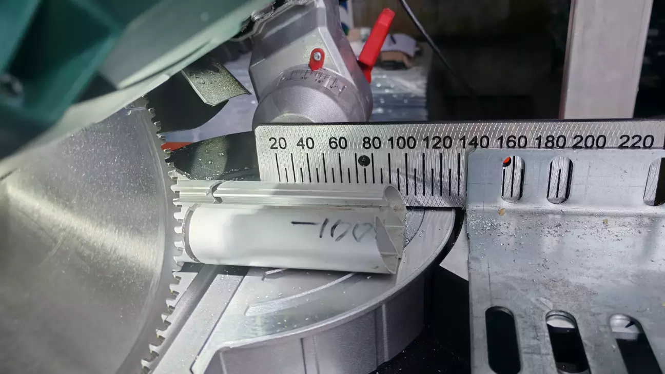 ...і 100 мм задньої рейки відповідно