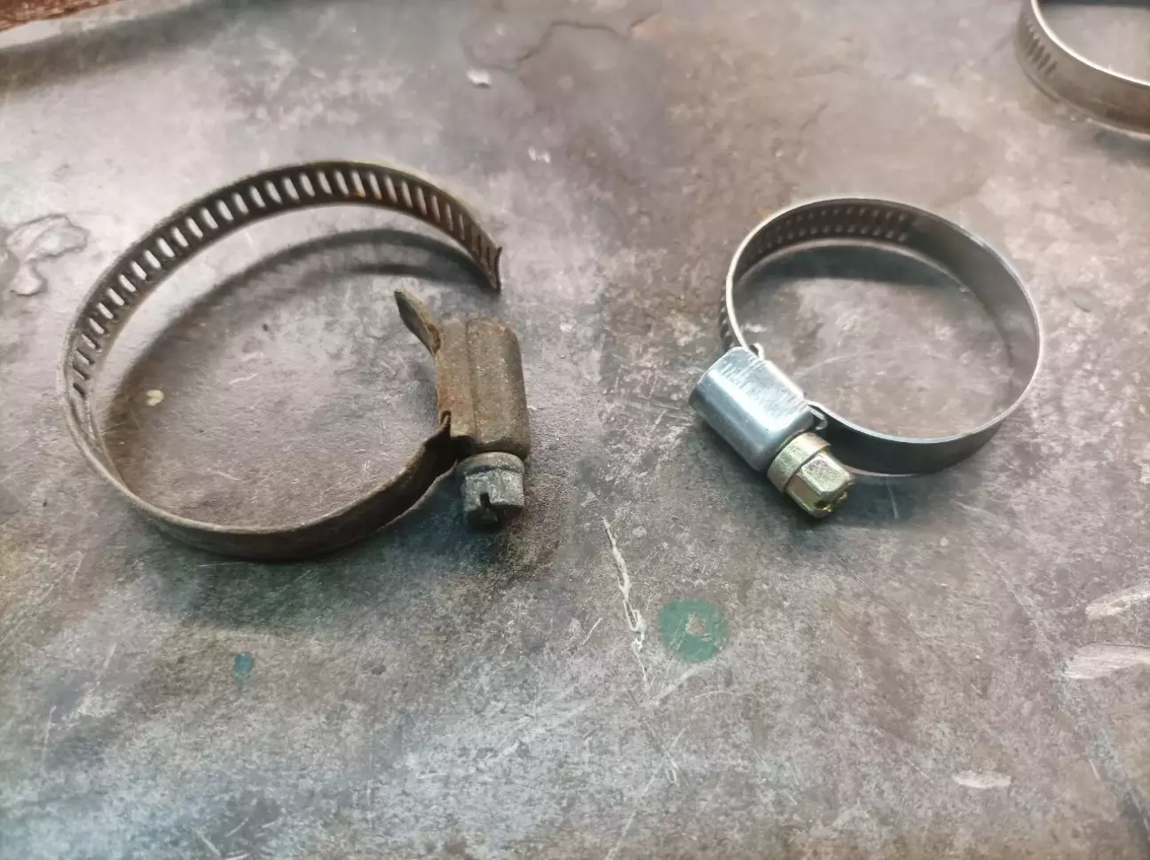 Порівняння старих-нових хомутів , як видно не дуже вже були