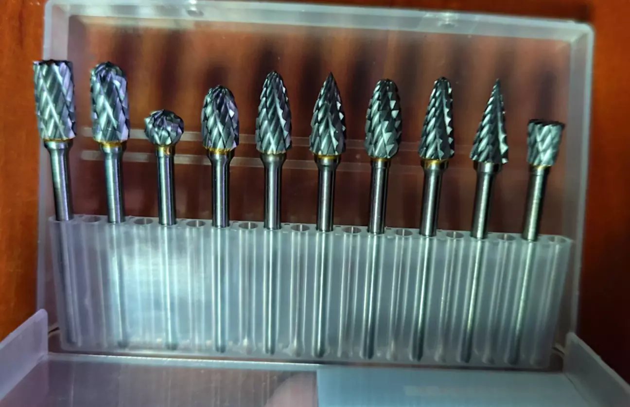 Найзручніша, це сама права насадка