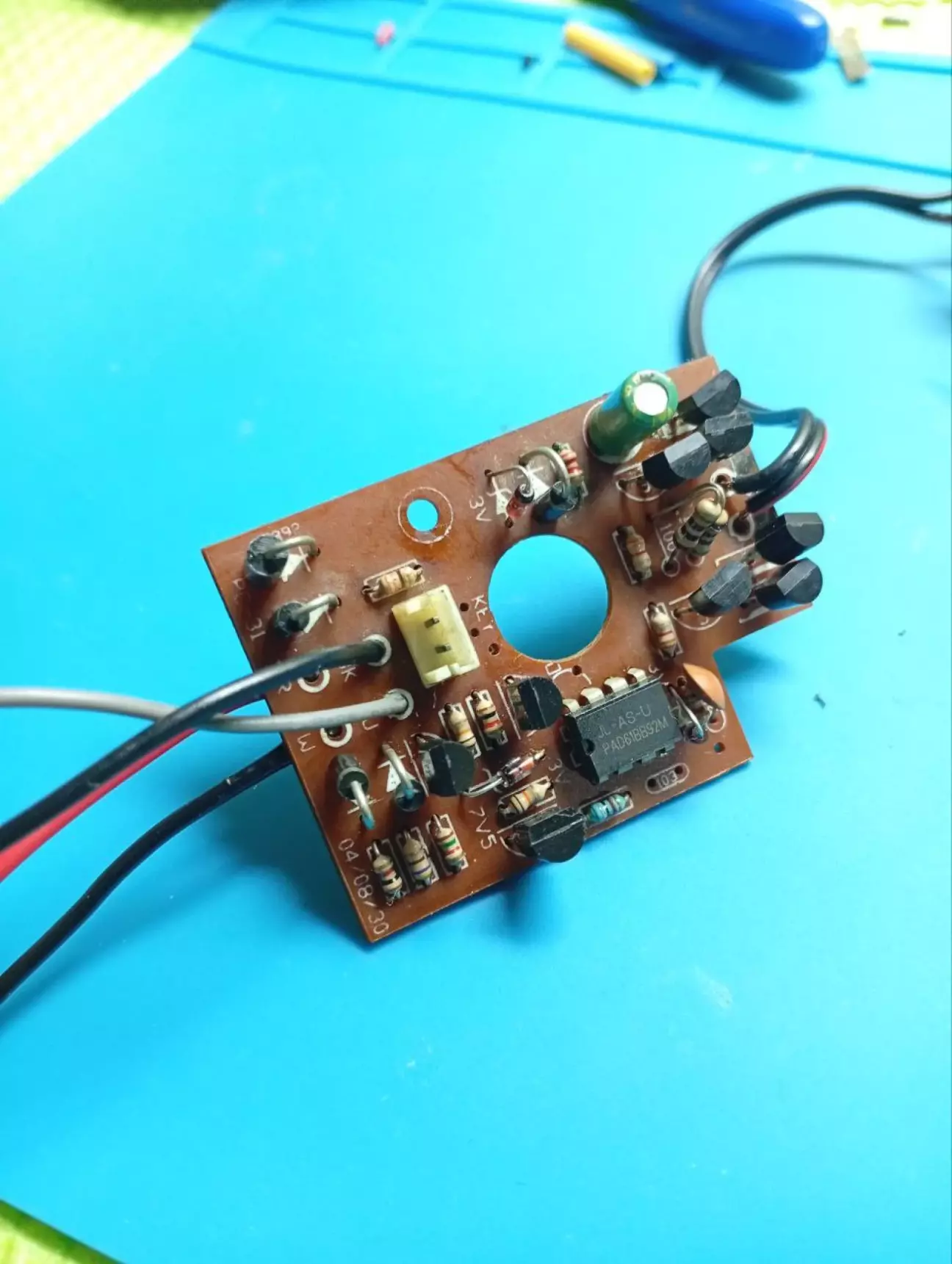 Плату всю відмив, всю пайку перепаяв.