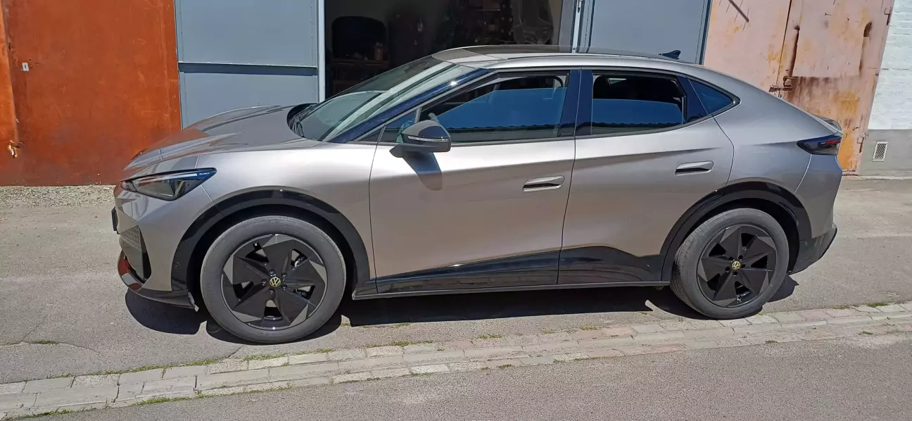 Volkswagen ID. Unyx Ultra на штатних дисках R20