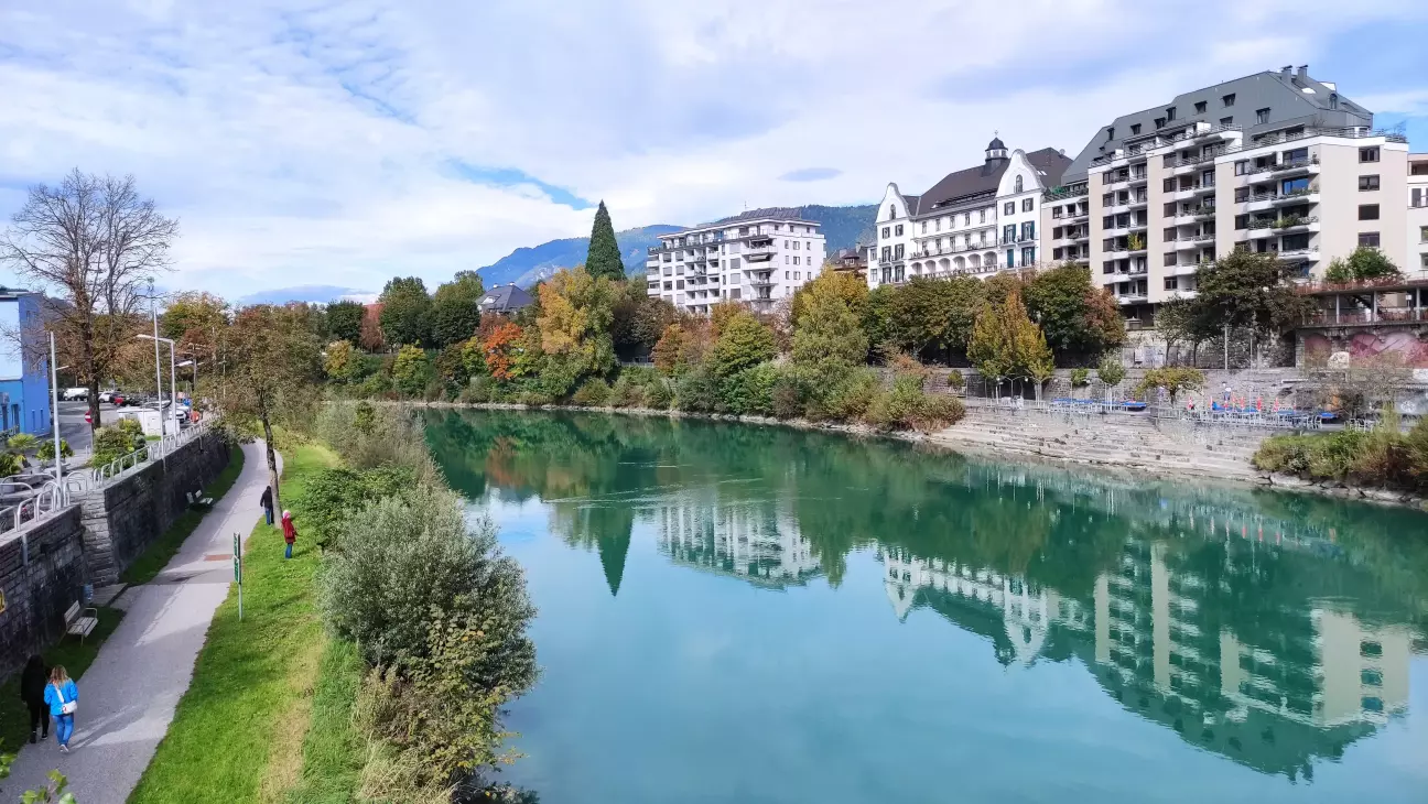 вид на набережну річки Драу з мосту Вокзальної вулиці