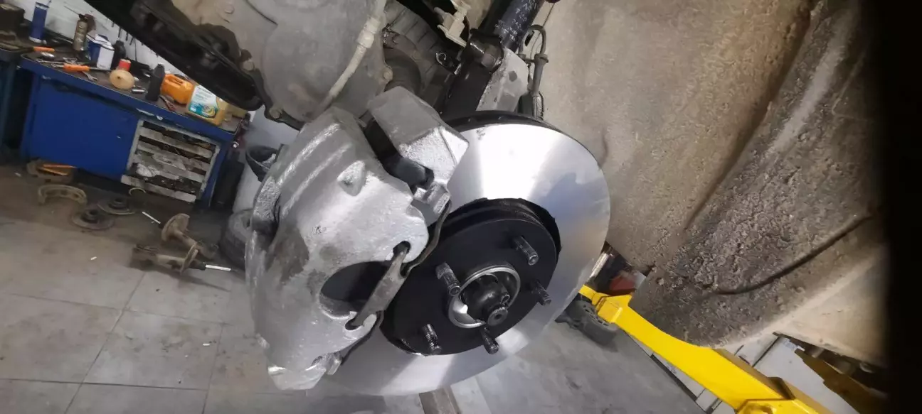 Замінені передні гальмівні диски